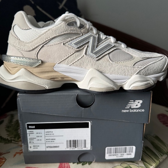 New Balance 9060 Seasalt Moonbeam NIB - Picture 11 of 11